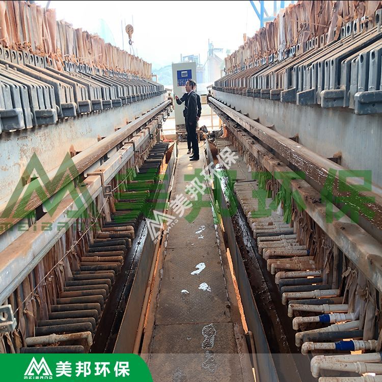 板框機(jī)中間預(yù)留工作平臺(tái)檢修.jpg